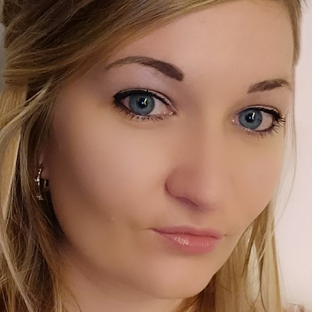 Meet your Posher, Alexia